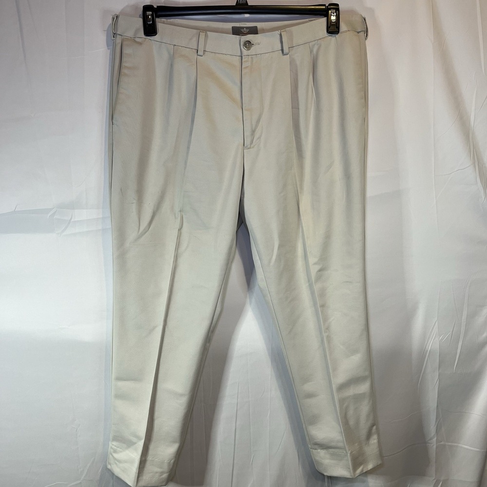 NWT Dockers Men's Pants 42x30 Beige D4 Relaxed Chino Flat‎ Front Straight Leg